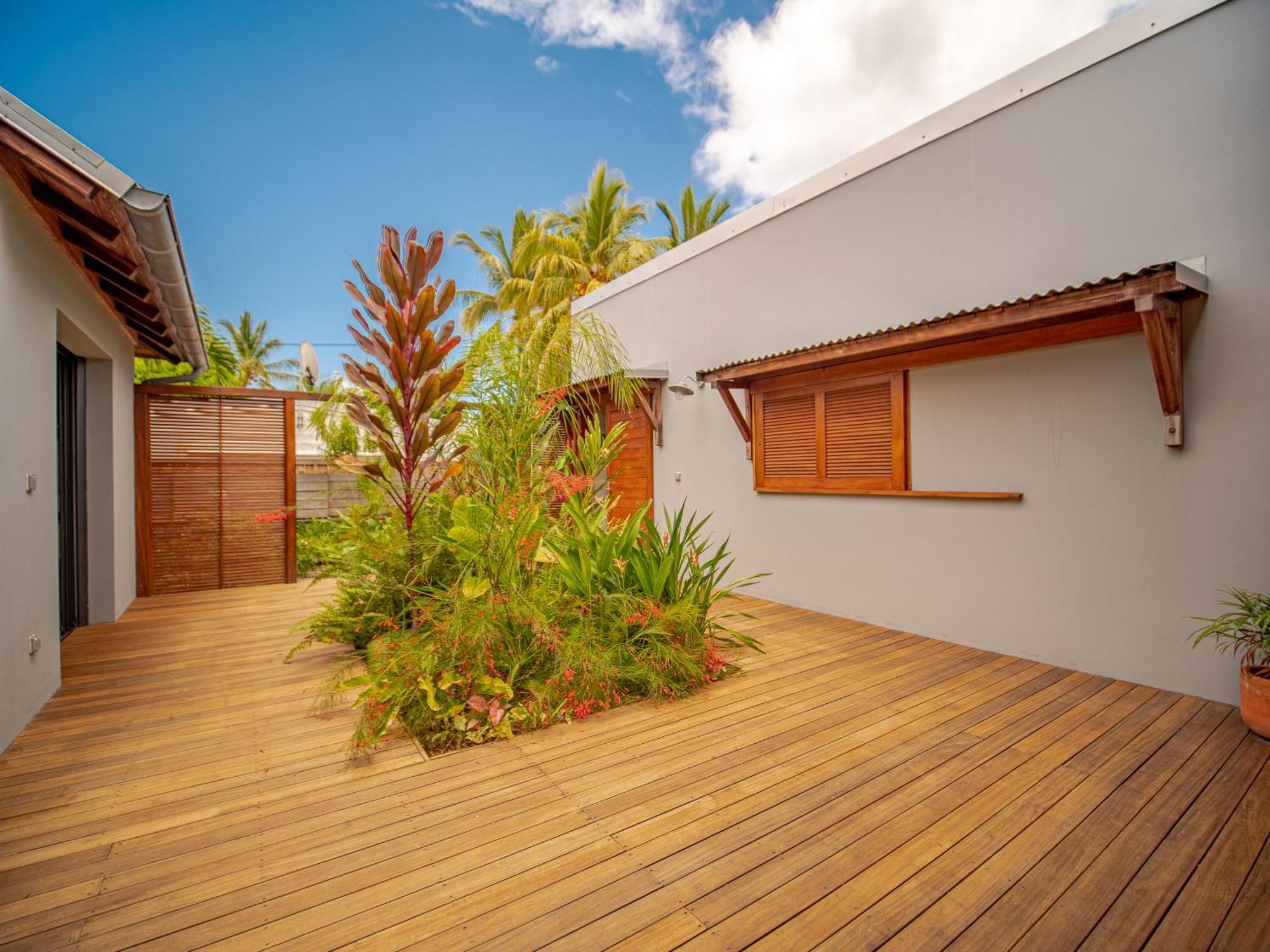 La Kaz Veloutier - Villa 4 Chambres Avec Piscine ลาซาลีน เลอแบ็ง ภายนอก รูปภาพ