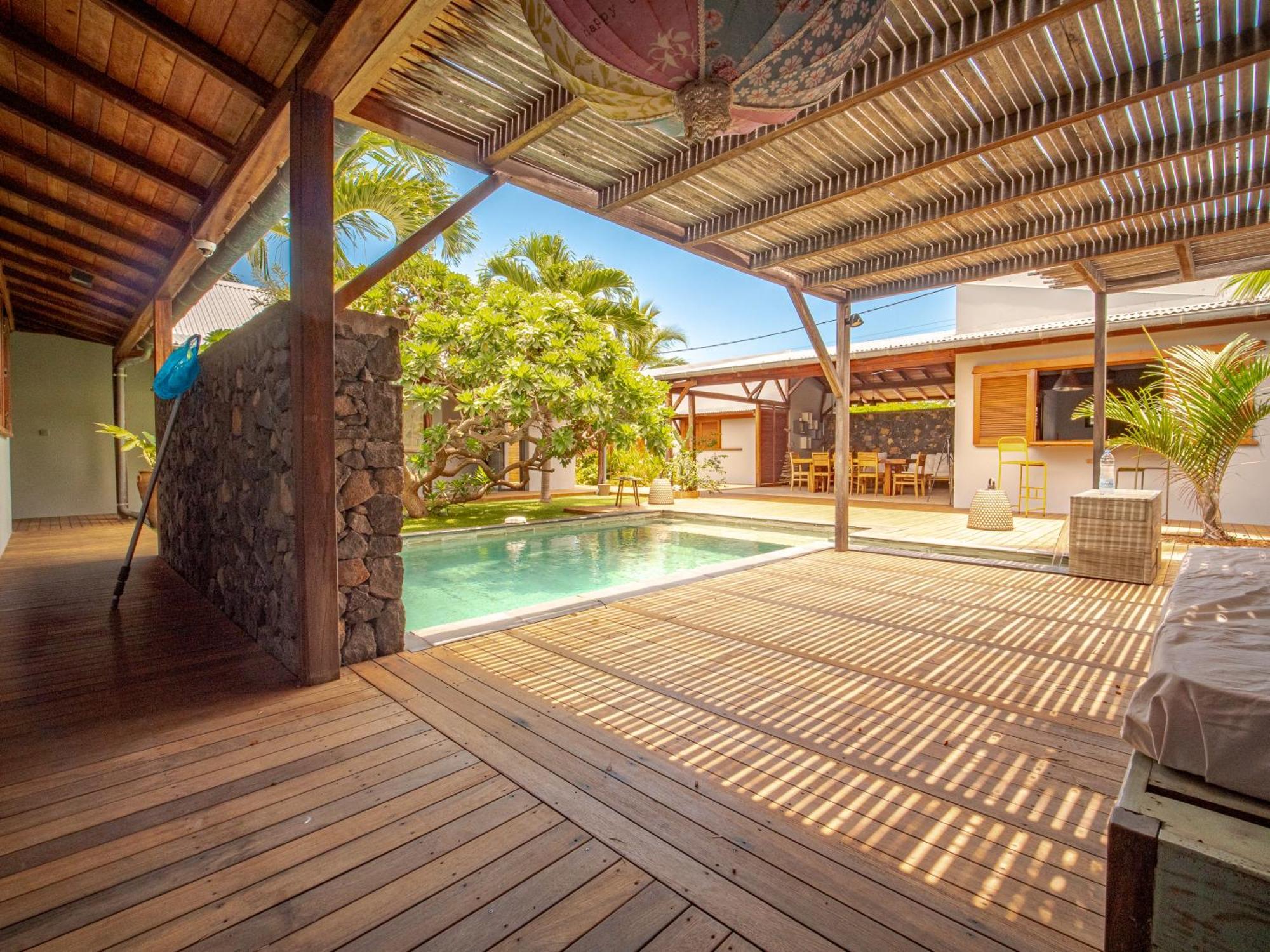 La Kaz Veloutier - Villa 4 Chambres Avec Piscine ลาซาลีน เลอแบ็ง ภายนอก รูปภาพ