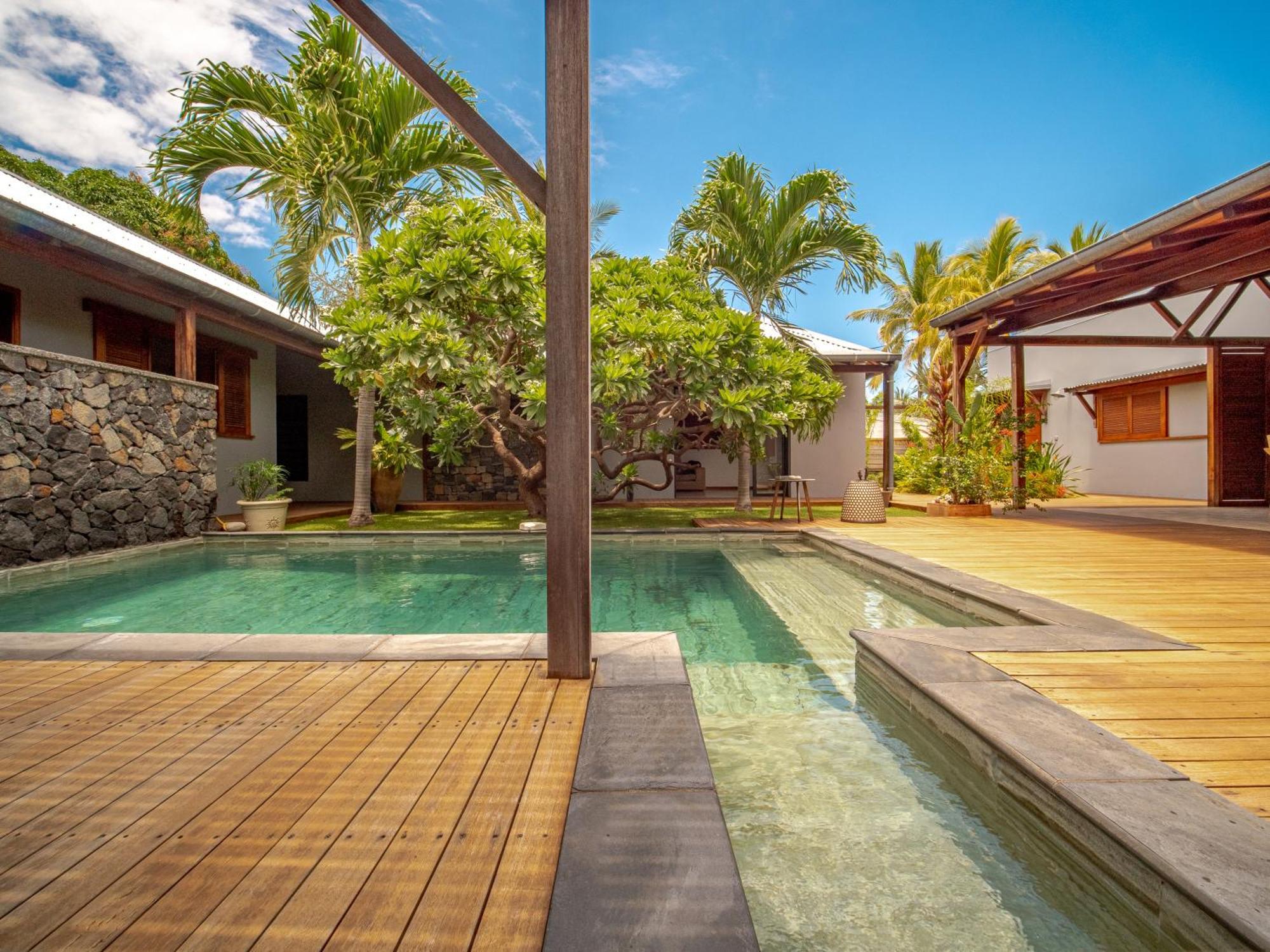 La Kaz Veloutier - Villa 4 Chambres Avec Piscine ลาซาลีน เลอแบ็ง ภายนอก รูปภาพ